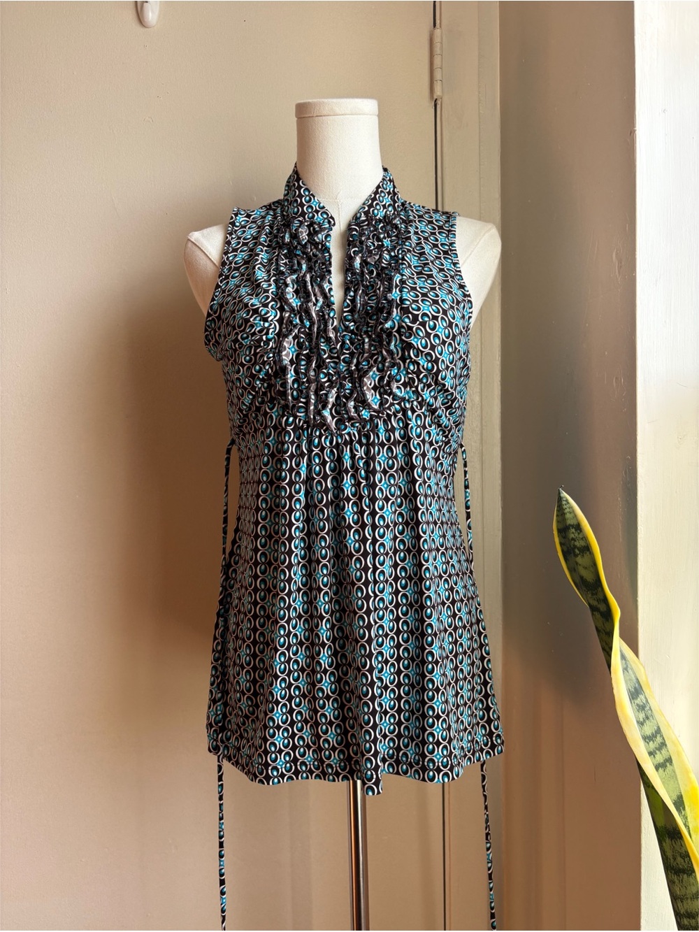heart soul y2k sleeveless geometric ruffled top